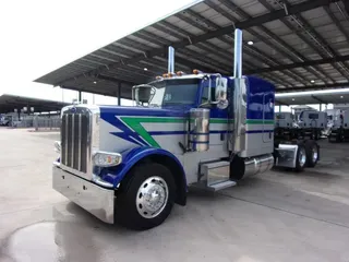 2023 Peterbilt 389
