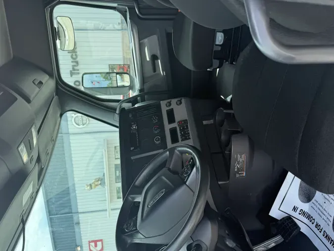 2020 Freightliner Cascadia 126