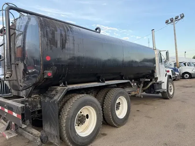 2000 FREIGHTLINER FL801462a77e49531ef8aaa329057727a207