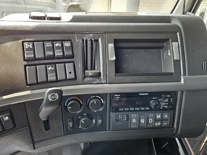 2020 VOLVO VNL64T760
