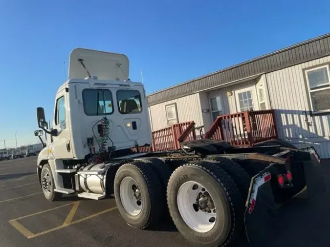 2014 FREIGHTLINER/MERCEDES CASCADIA 125