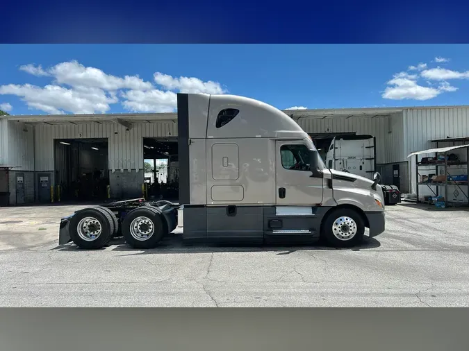 2023 Freightliner Cascadia 126146947c6fd2ac6b8d74b94f2bb693484