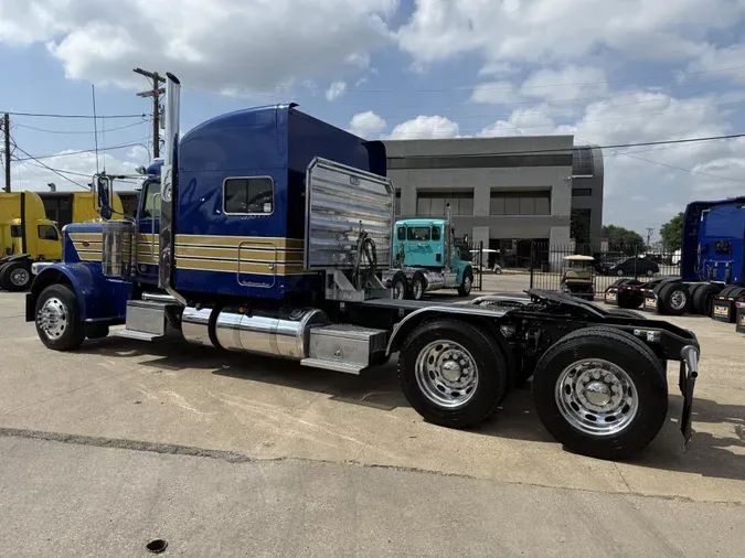 2022 Peterbilt 389