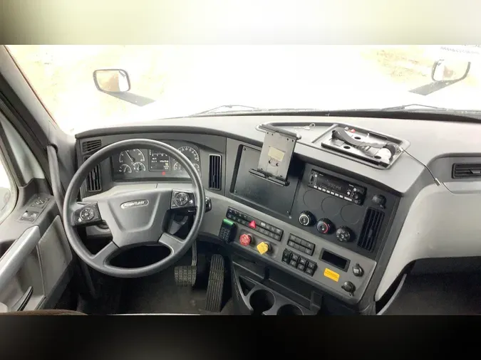 2022 Freightliner Cascadia 126