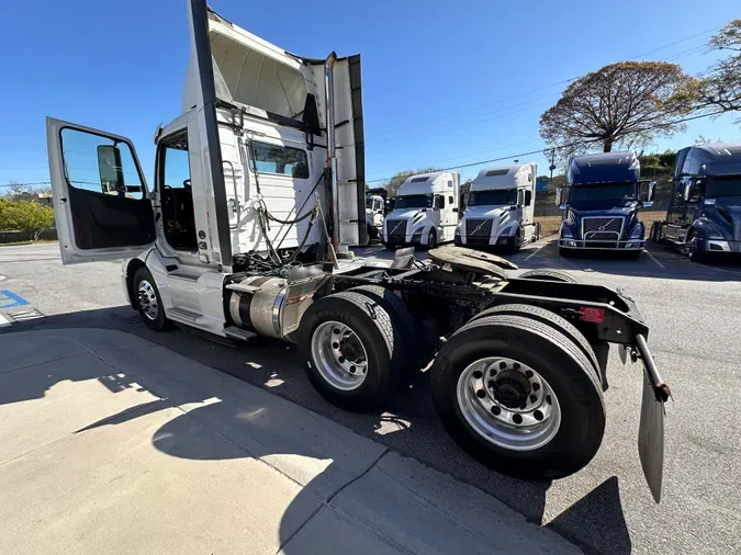 2018 Volvo VNL64T300