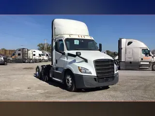 2020 Freightliner Cascadia 126