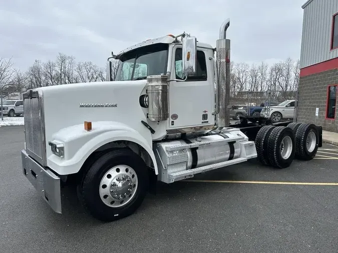 2022 Western Star 4900 SF