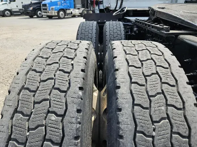2021 FREIGHTLINER Cascadia 126