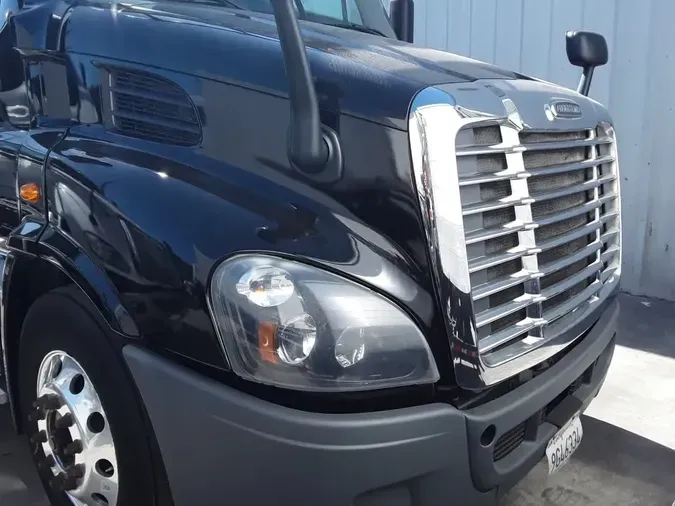 2017 FREIGHTLINER/MERCEDES CASCADIA 113