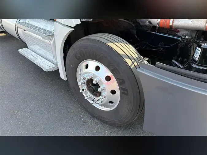 2019 FREIGHTLINER CA126