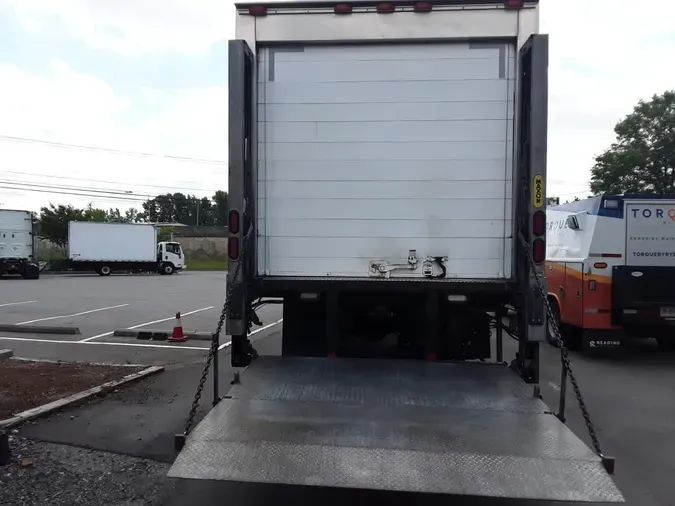 2018 FREIGHTLINER M2 106