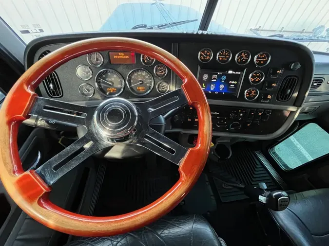 2020 Peterbilt 389