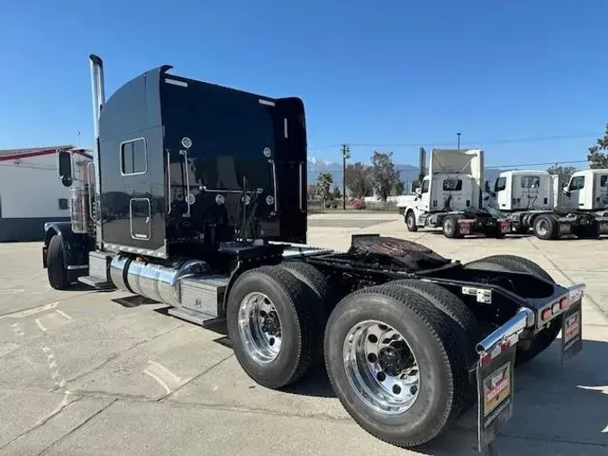 2022 Peterbilt 389