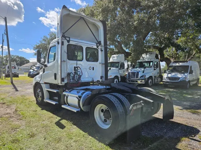2020 FREIGHTLINER/MERCEDES NEW CASCADIA 1261485034084c0ba796dacf8eefc946123