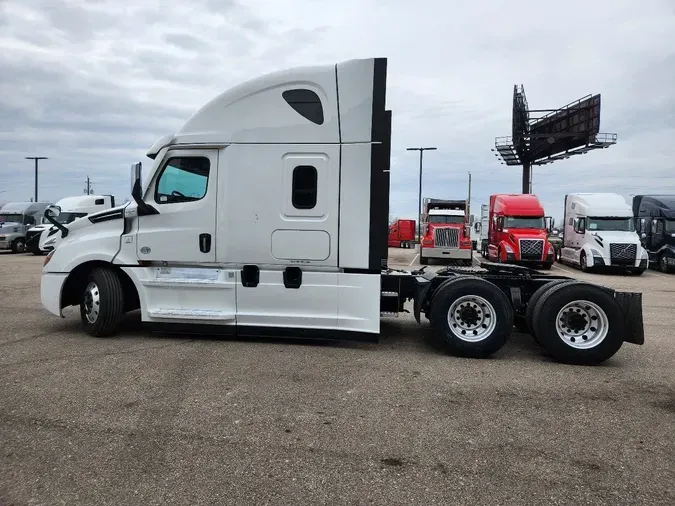 2023 FREIGHTLINER Cascadia 126