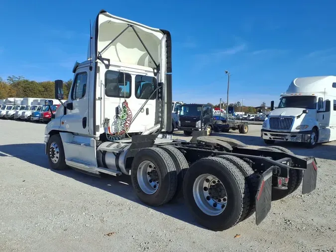 2018 FREIGHTLINER/MERCEDES CASCADIA 125