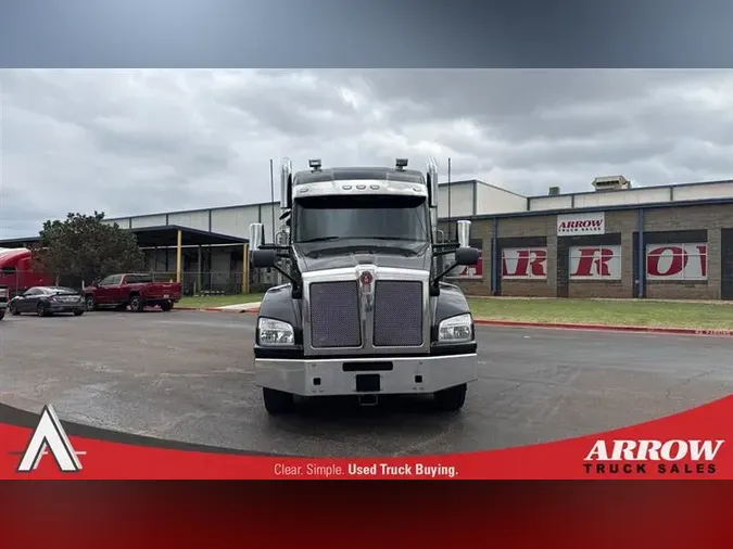 2023 KENWORTH T880