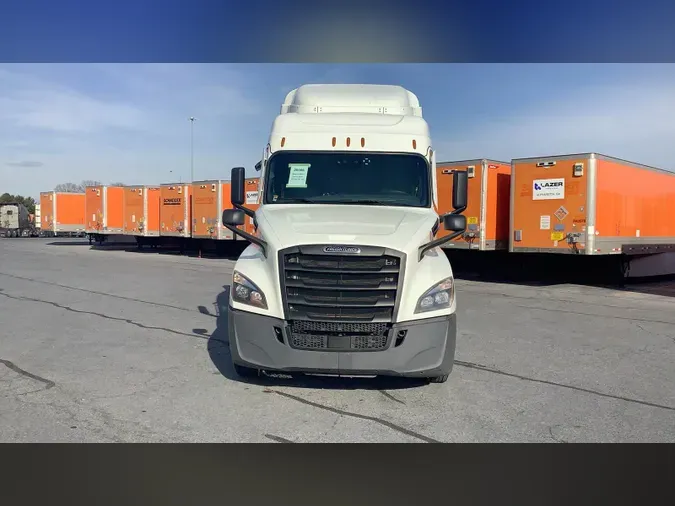 2021 Freightliner Cascadia 126