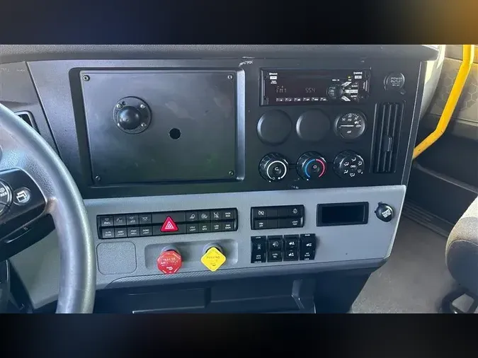 2022 FREIGHTLINER CA126