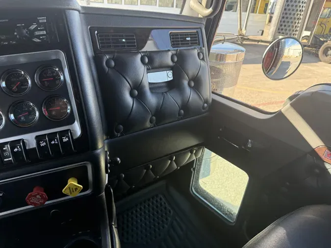 2021 Kenworth W900
