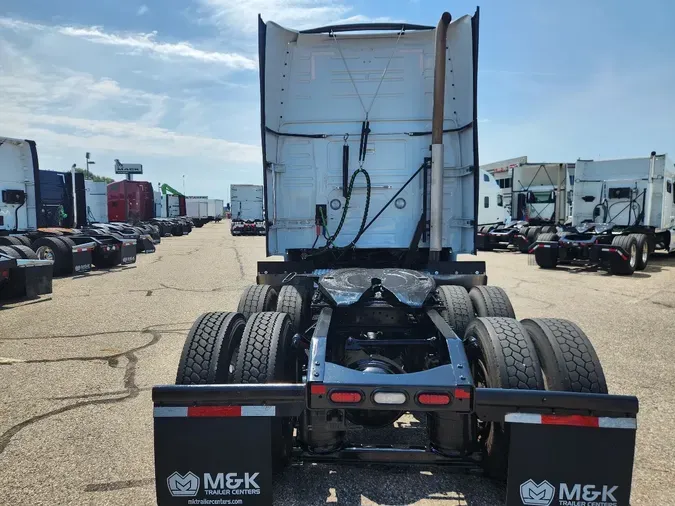 2023 VOLVO VNL64T860