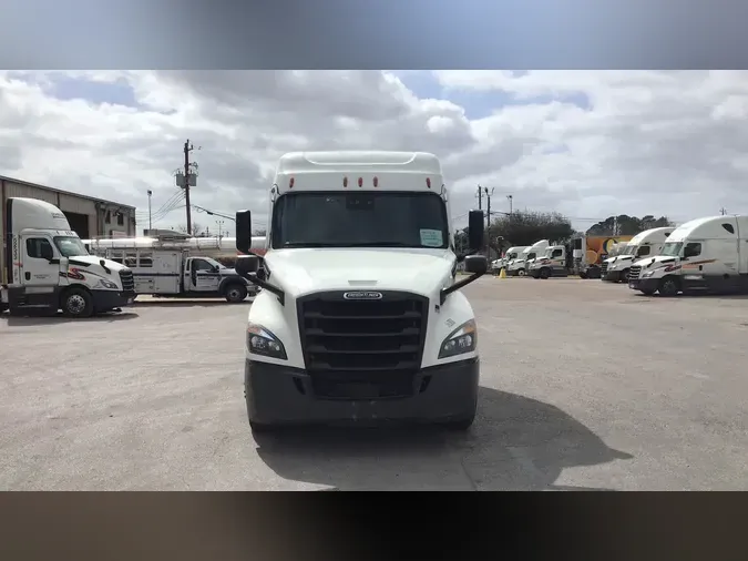 2021 Freightliner Cascadia 126