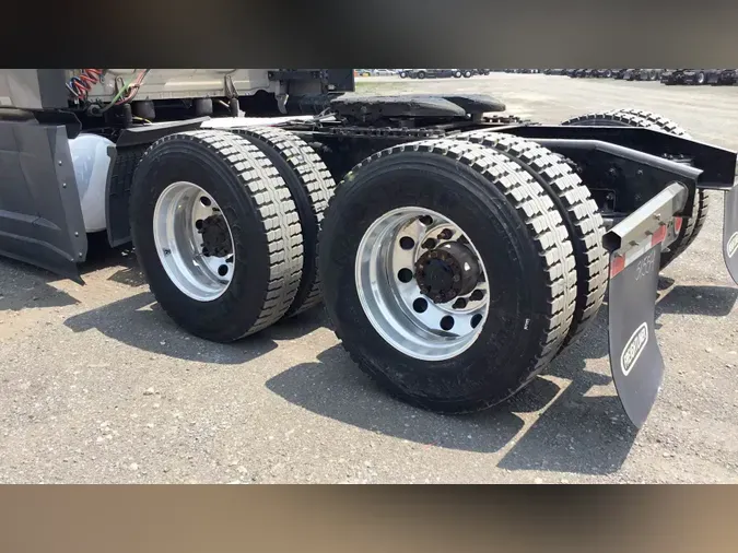 2021 Freightliner Cascadia 126
