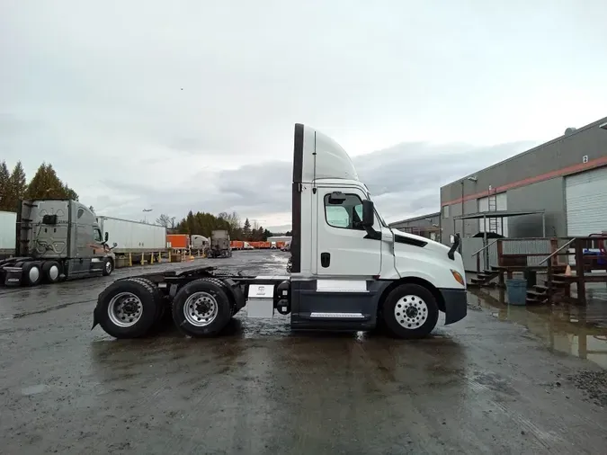 2019 Freightliner Cascadia 126