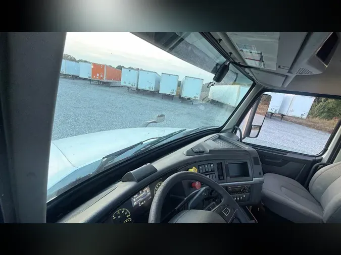 2019 Volvo VNL300