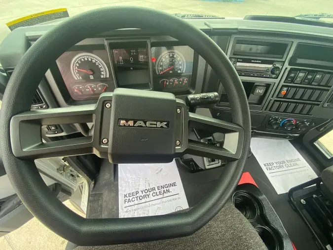 2025 Mack MD6