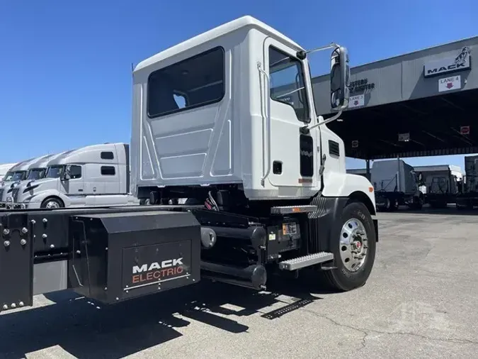 2025 MACK MD6