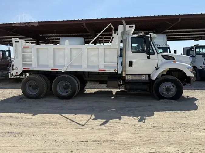 2011 INTERNATIONAL WORKSTAR 7400