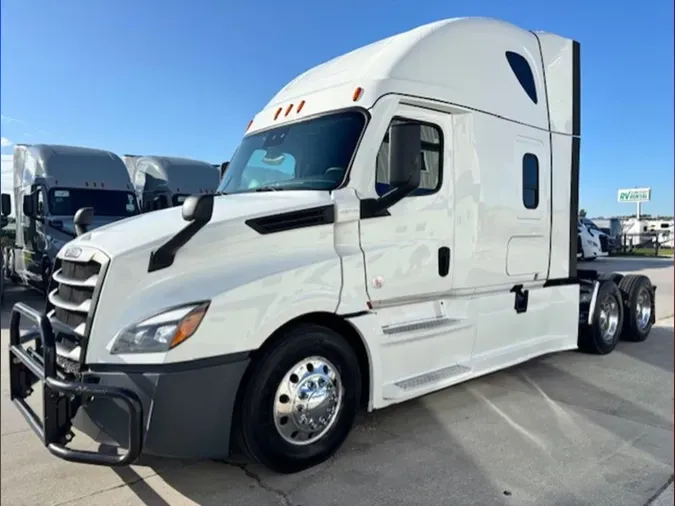 2022 Freightliner CA126SLP