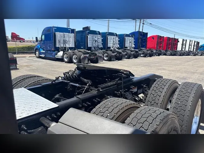 2020 FREIGHTLINER CA126