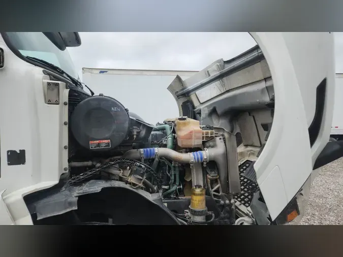 2018 Volvo VNL 740