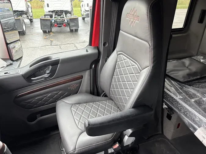2023 International HX620 Sleeper
