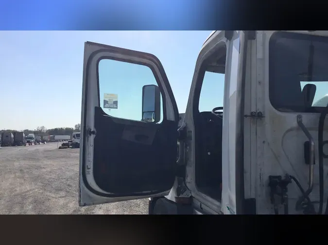 2020 Freightliner Cascadia 126
