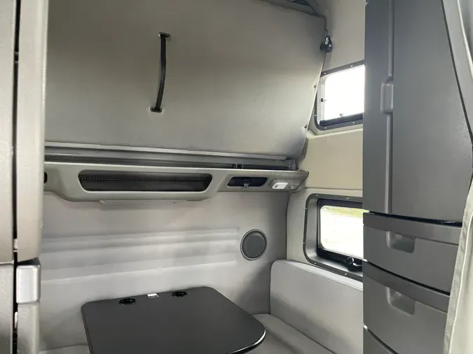 2023 VOLVO VNL64T860