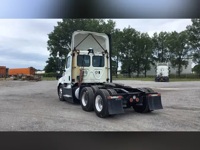 2020 Freightliner Cascadia 126