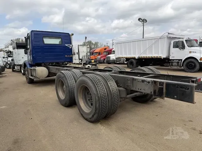 2016 VOLVO VHD64B300