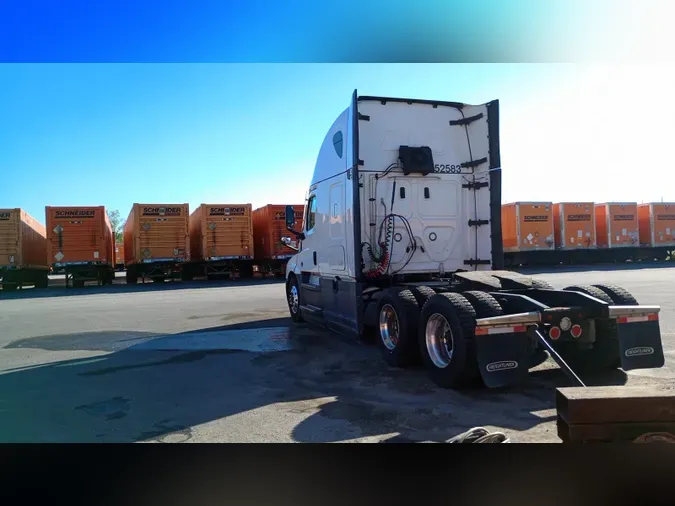 2022 Freightliner Cascadia 126