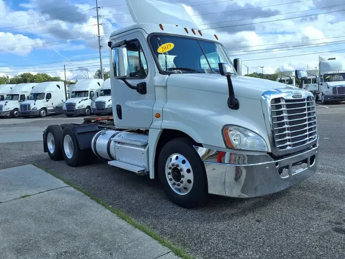 2019 FREIGHTLINER CASCADIA 125