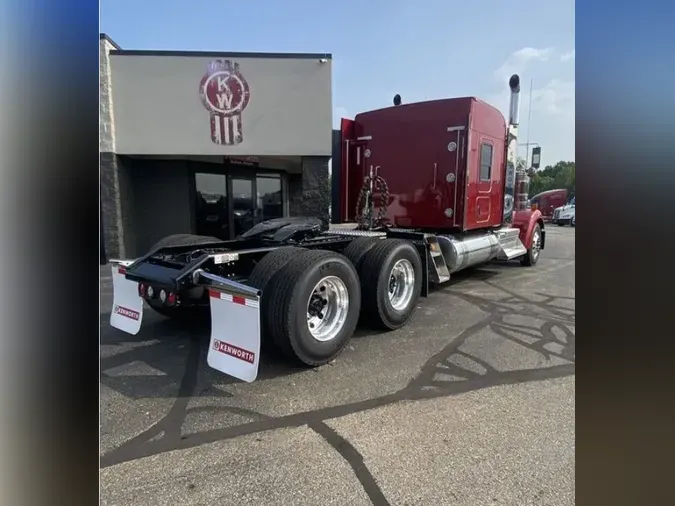 2025 Kenworth W900