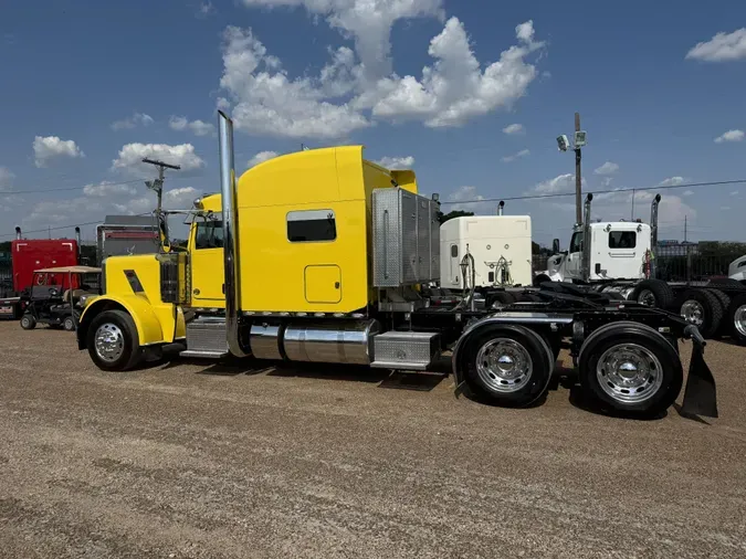 2023 Peterbilt 389