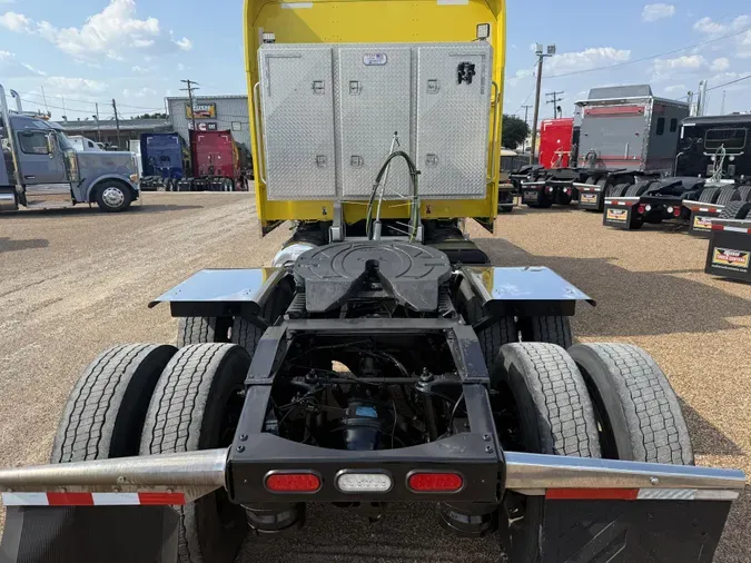 2023 Peterbilt 389