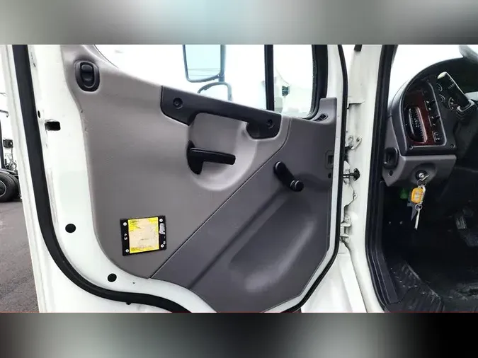 2019 FREIGHTLINER M2-106