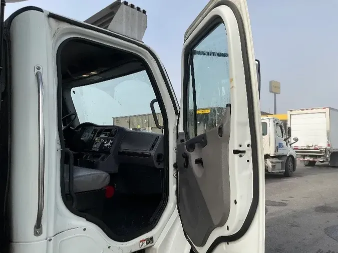 2018 Freightliner M2