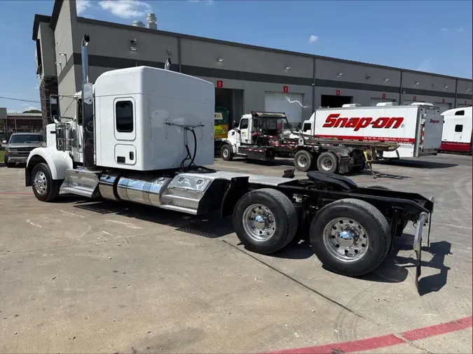 2023 Kenworth W900