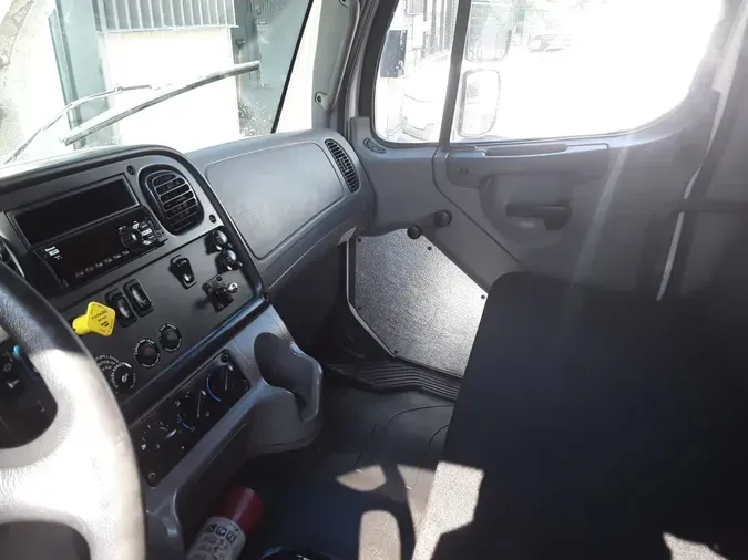 2020 FREIGHTLINER M2 106