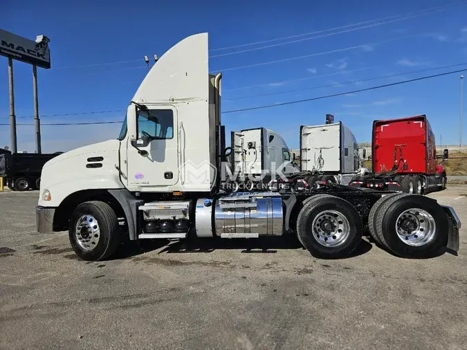 2017 MACK CXU613